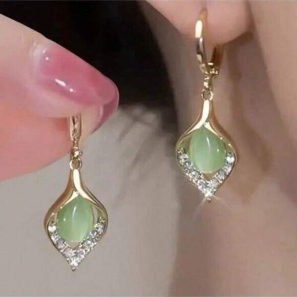 Dainty Green Gem Dainty Drop Earrings - Picture 1 of 1